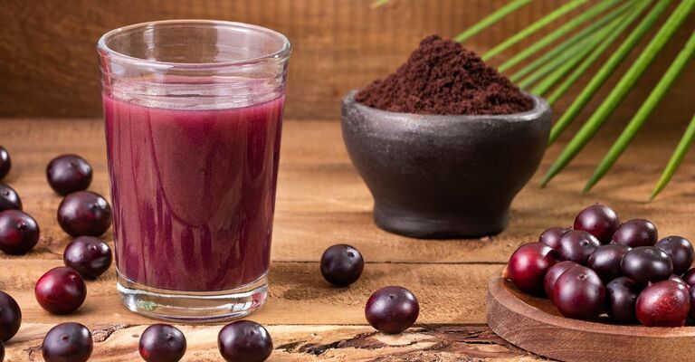 bacche di acai e succo di bacche
