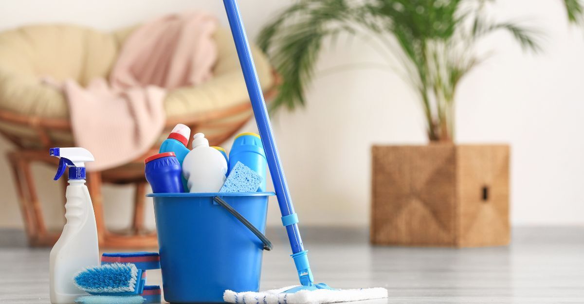 Un mocio per pulire i pavimenti