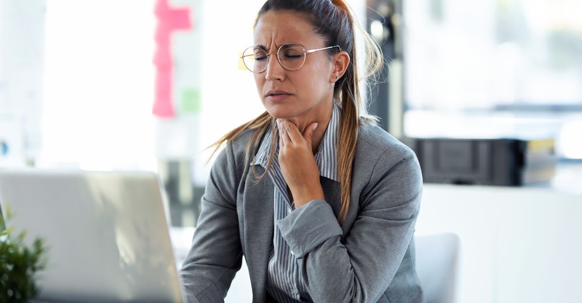 ragazza al lavoro sento un forte dolore alla gola