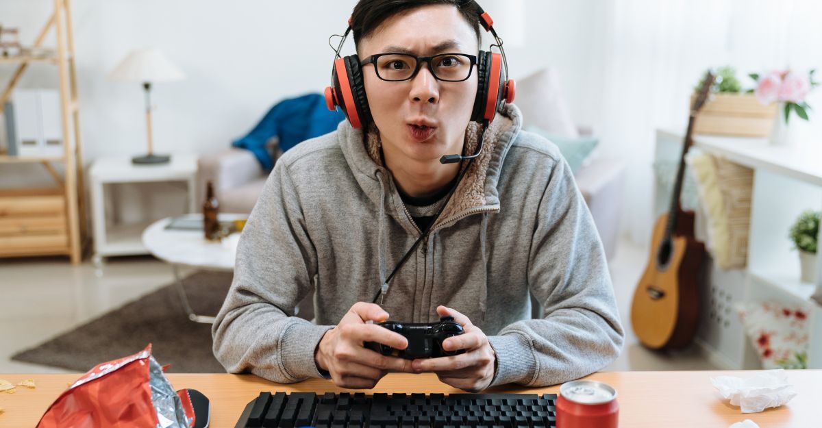 Un ragazzo che gioca ai videogames