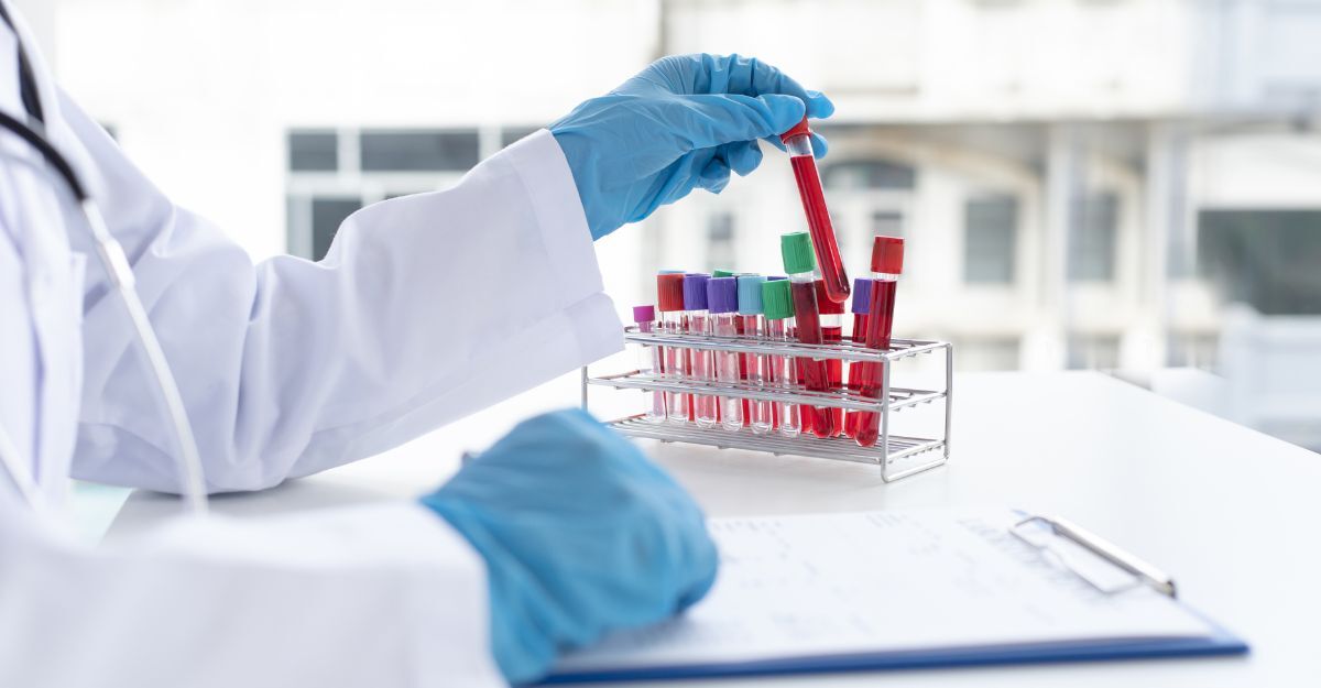 Delle provette con dentro del sangue