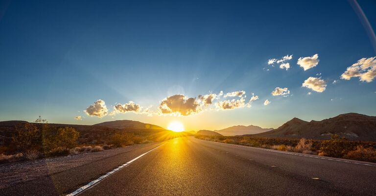 strada americana al tramonto