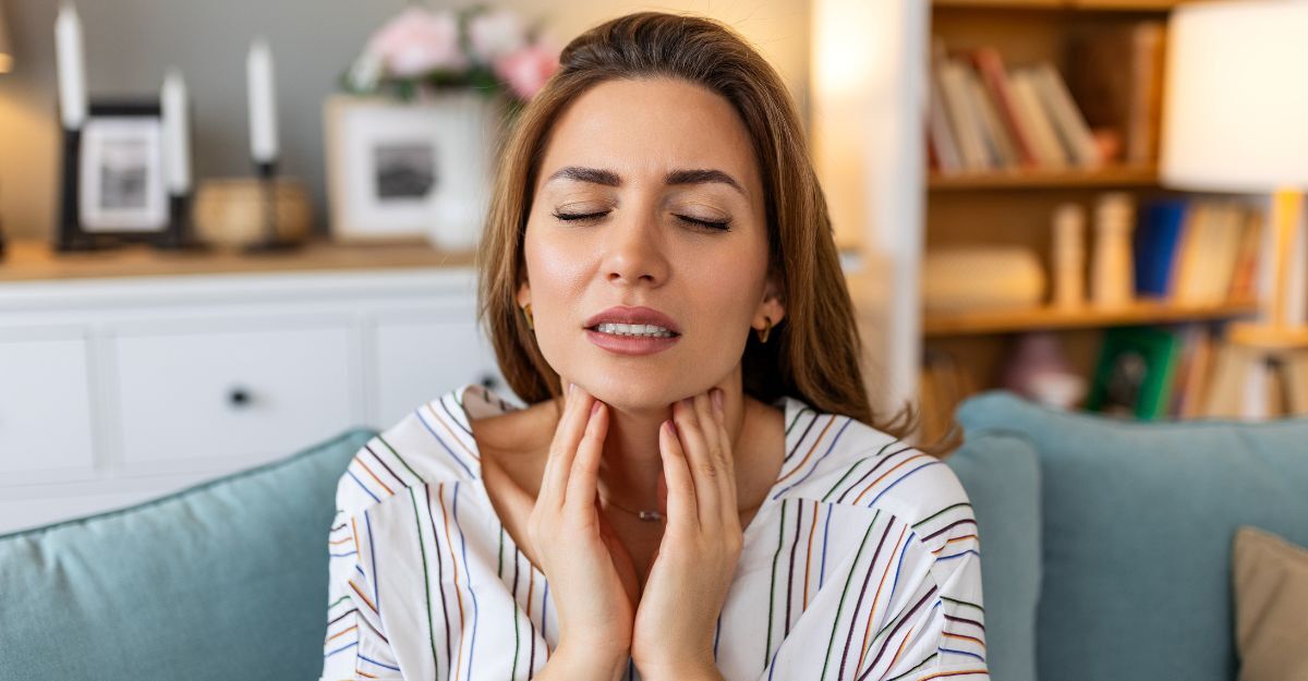 ragazza ha dolore al palato