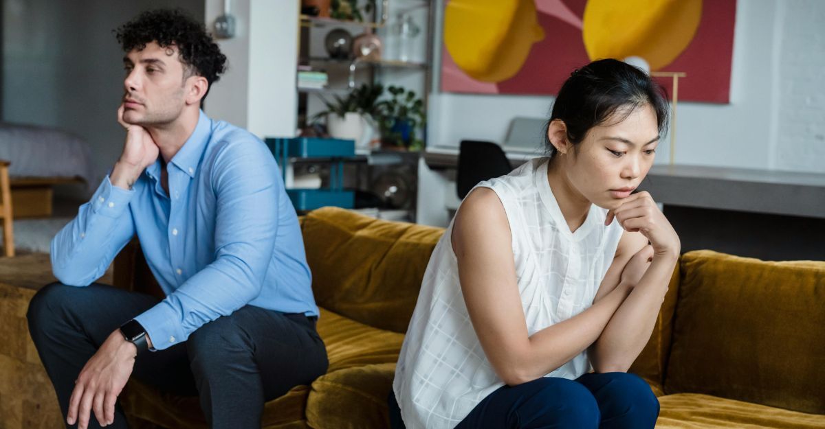 Una coppia di persone in difficoltà 