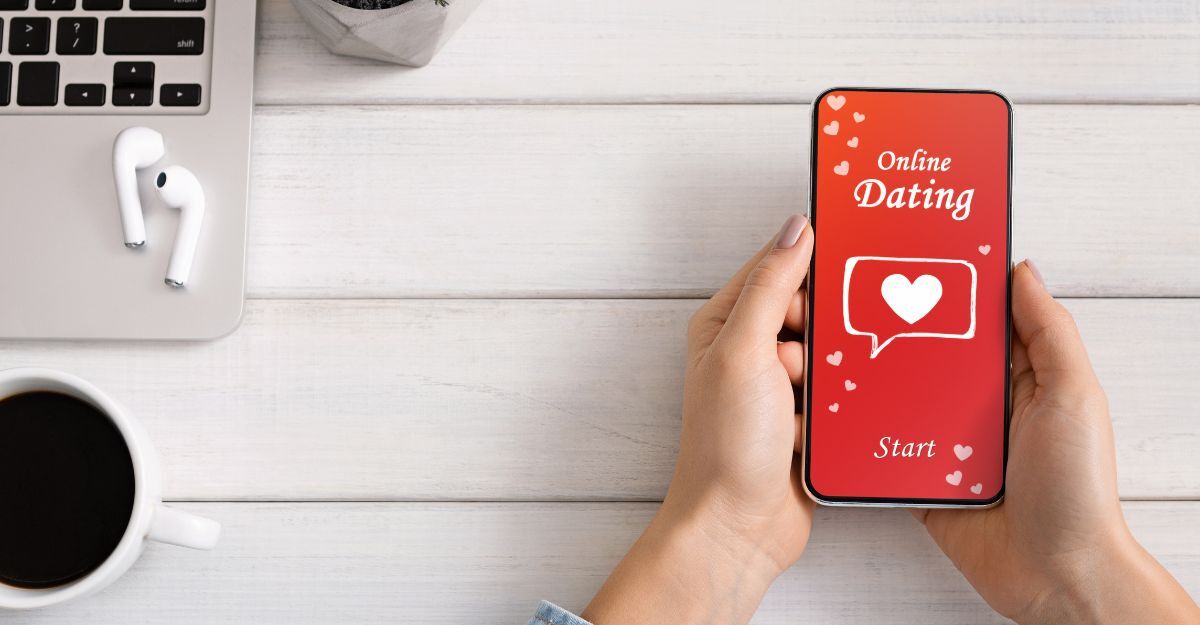 Una persona usa un'app di dating