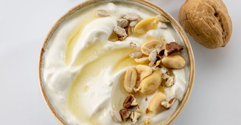 Uno yogurt con miele e noci