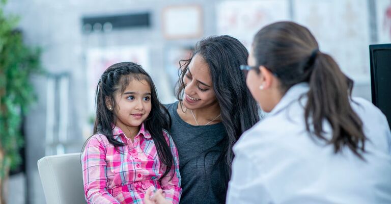 Una bambina dalla pediatra