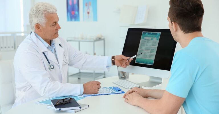 paziente dal medico in ambulatorio