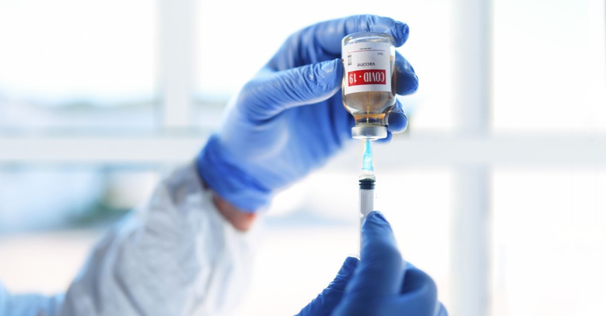 Un medico e il vaccino