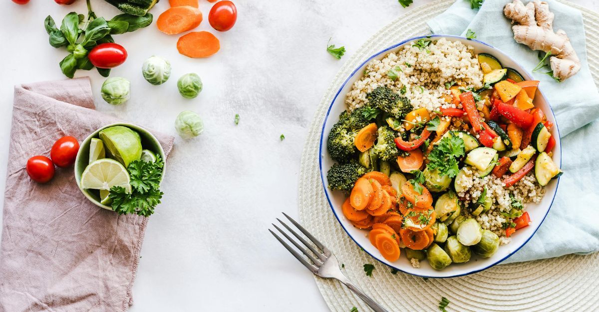 tavola-con-verdura-e-insalata-di-quinoa
