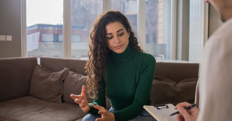 Una persona da uno psicologo