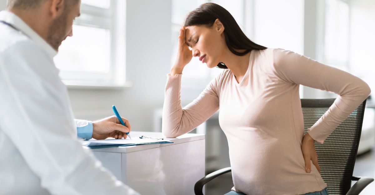 Donna incinta in consulto dal dottore
