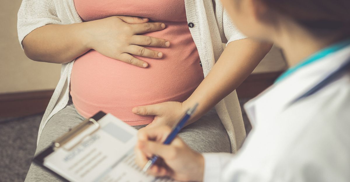 donna incinta in visita dal ginecologo