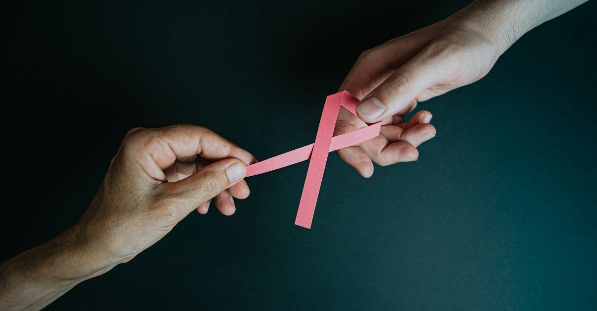fiocchetto-ora-contro-il-tumore-al-seno