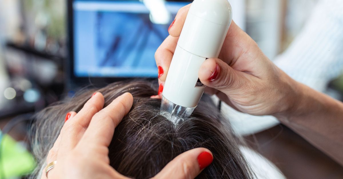 ozonoterapia per capelli paziente esegue sessione di ozonoterapia