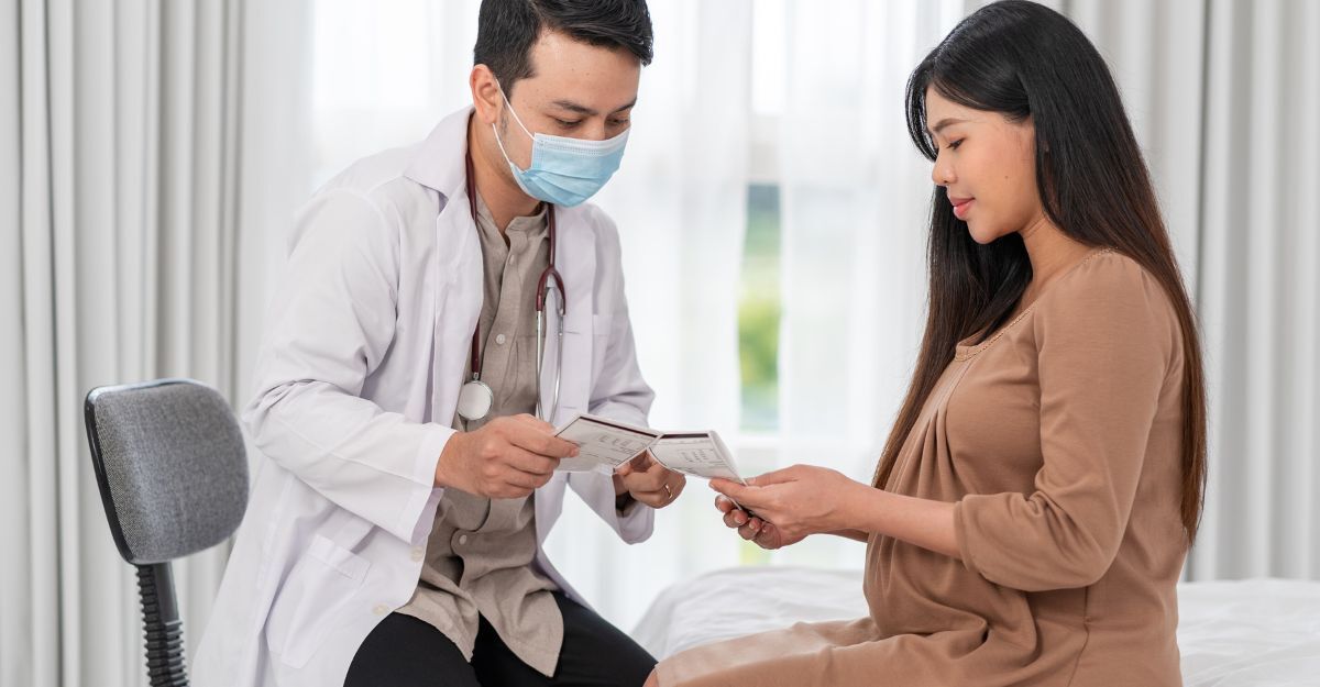 Una donna incinta dal ginecologo