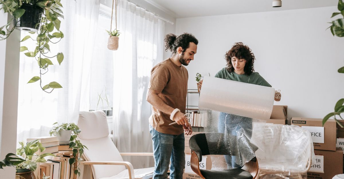 due ragazzi vanno a vivere insieme