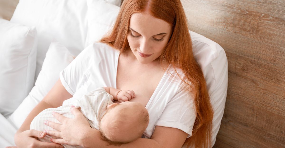 Una madre che allatta