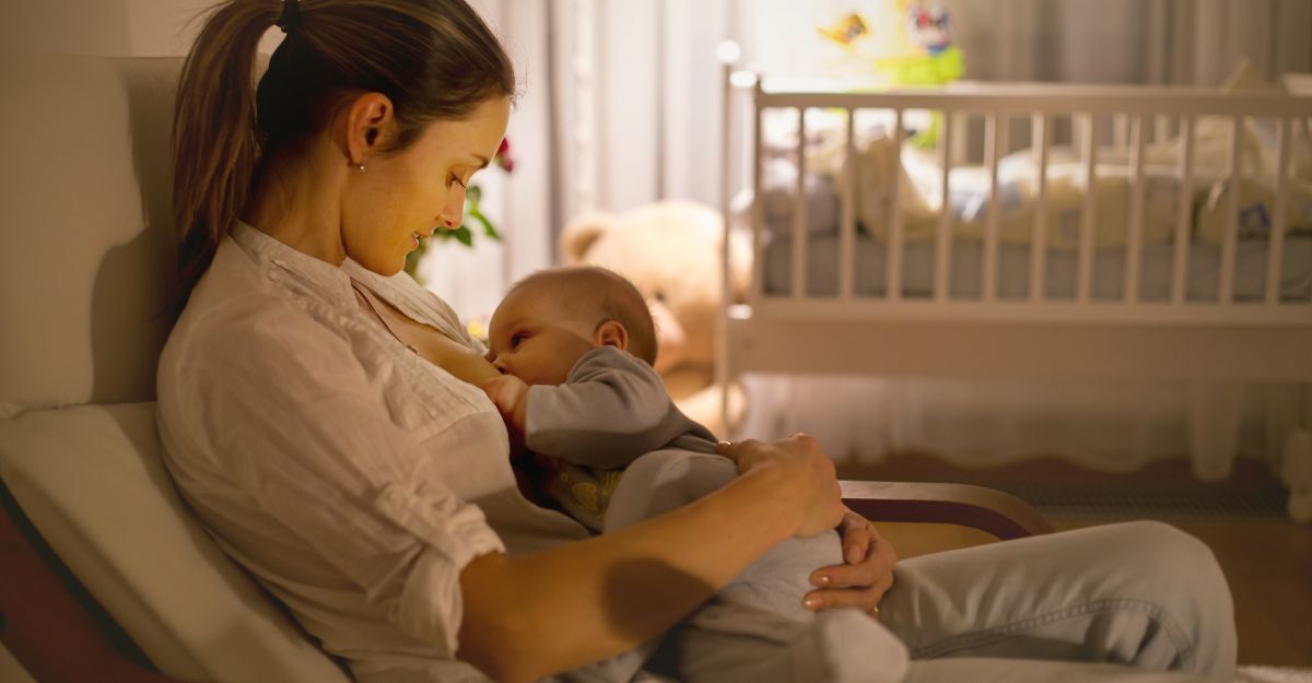 mamma allatta neonato