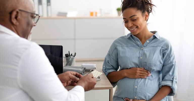 donna incinta dal medico