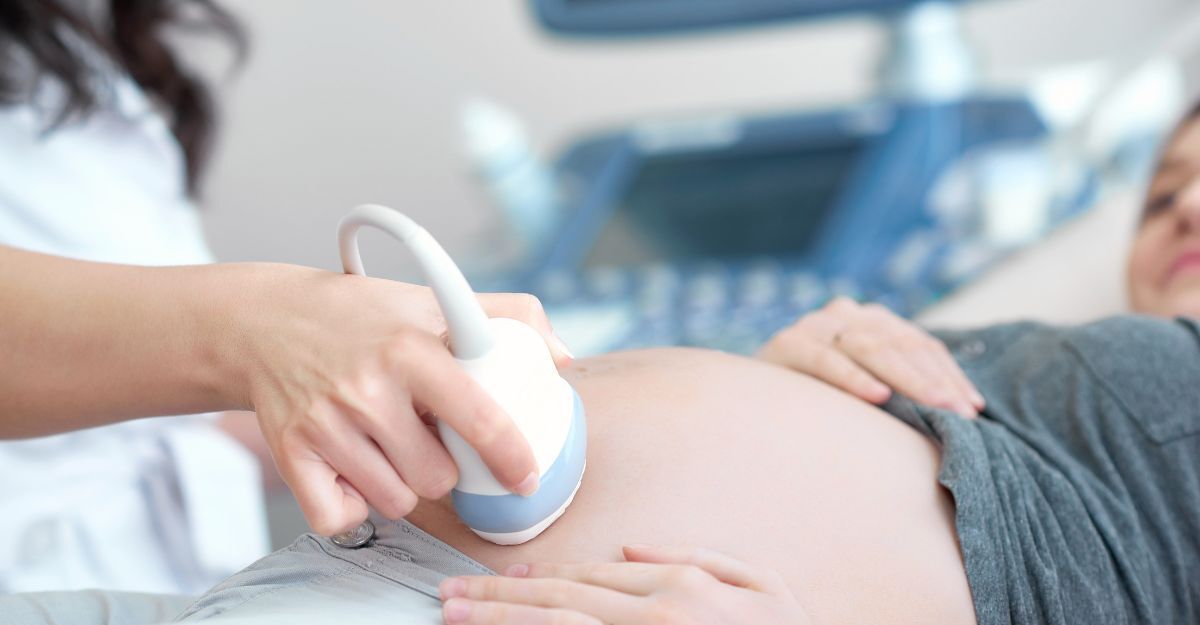 Esame ecografico a una donna incinta