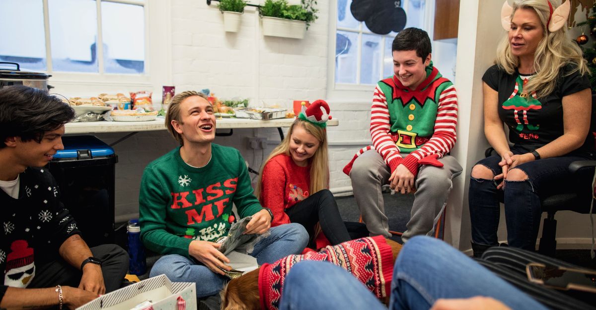 amici-si-scambiano-regali