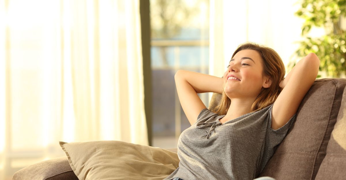Una donna si rilassa