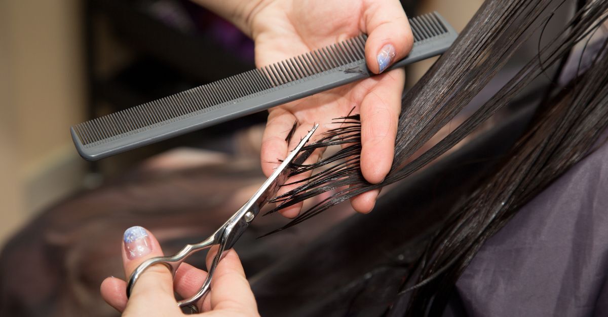 Close-up sul taglio di capelli di una cliente