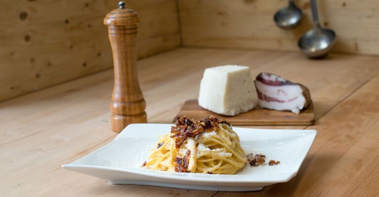 piatto di pasta alla gricia