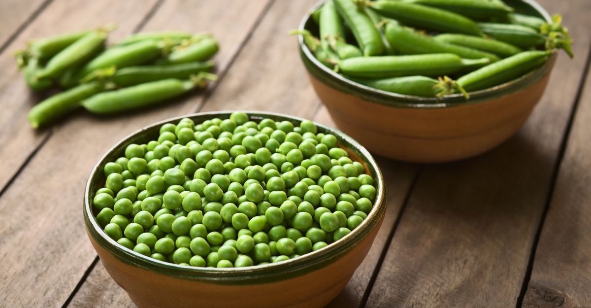Dei piselli in una ciotola