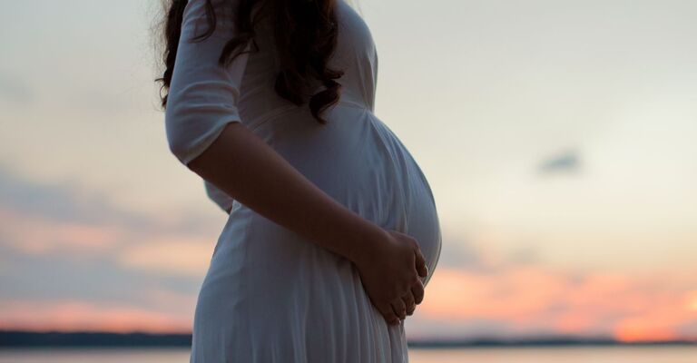 Una donna incinta