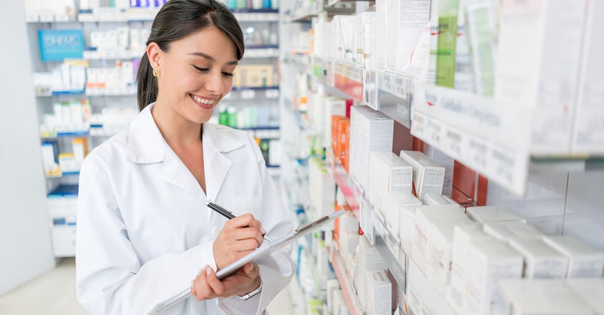 farmacista-in-farmacia