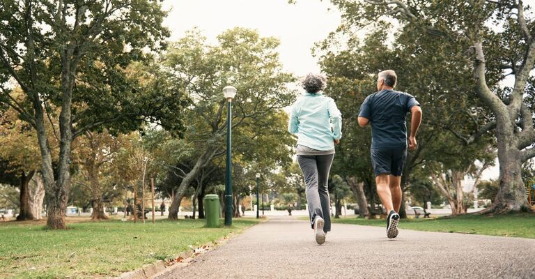 Una coppia che fa jogging