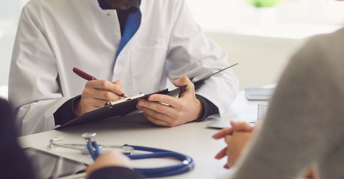 dottore scrive ricetta