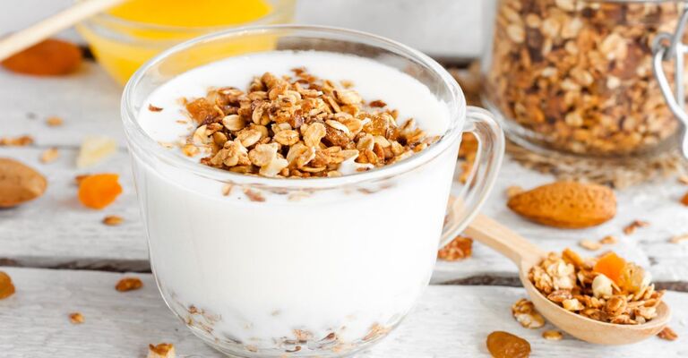 yogurt e frutta secca