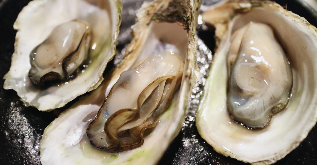 Tre ostriche crude.
