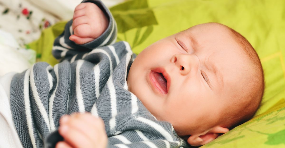 Un neonato che tossisce