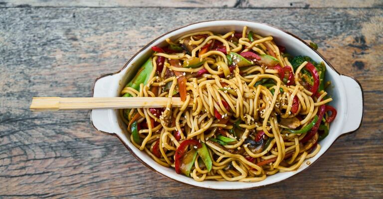 Un piatto di noodles.