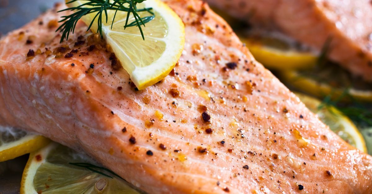 Filetto di salmone cotto al forno con limone e spezie, ricetta sana e ricca di omega-3