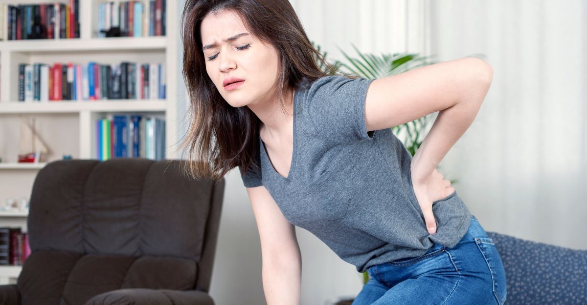 donna-in-casa-avverte-dolore-alla-schiena