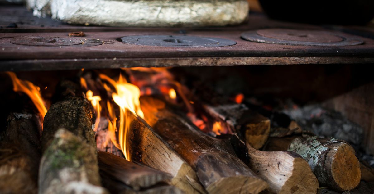 Una stufa a legna