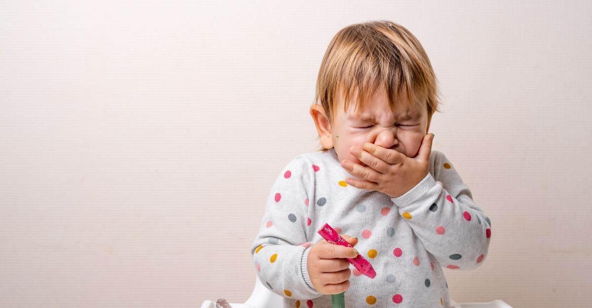 Un bambino che starnutisce