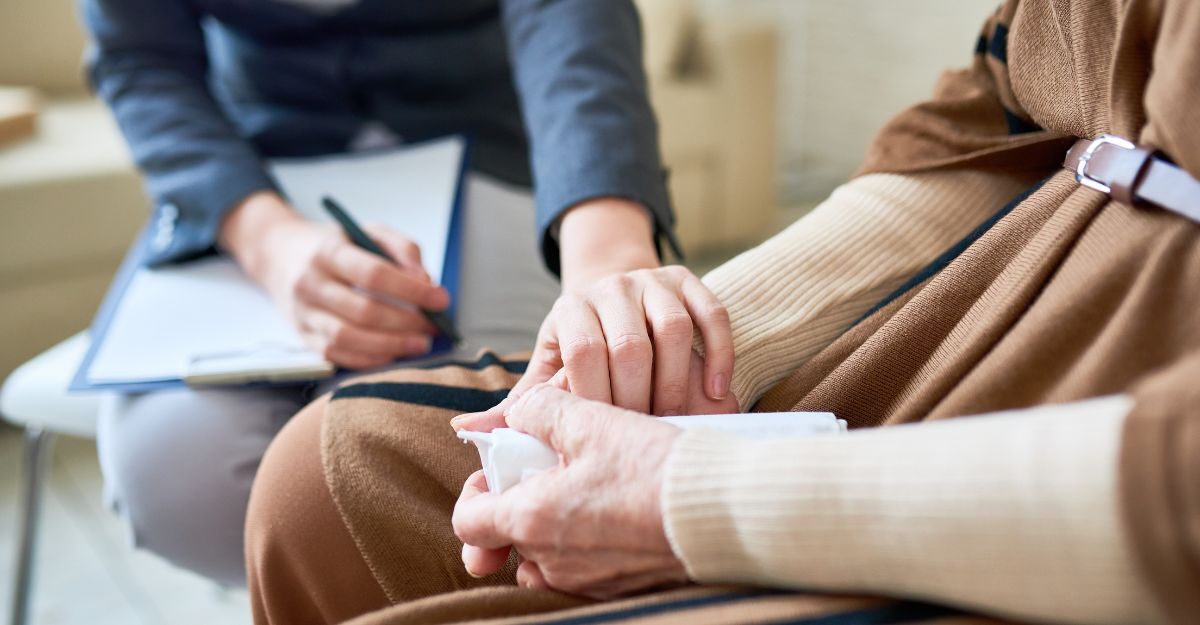 persona dallo psicologo viene consolata