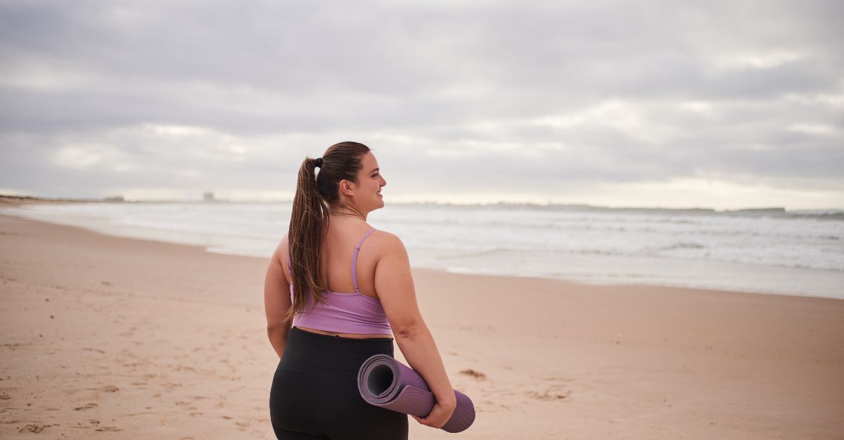 ragazza-sulla-spiaggia-invernale