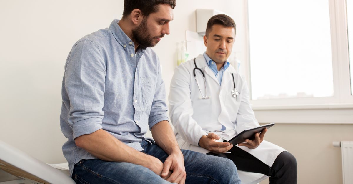 uomo dal medico