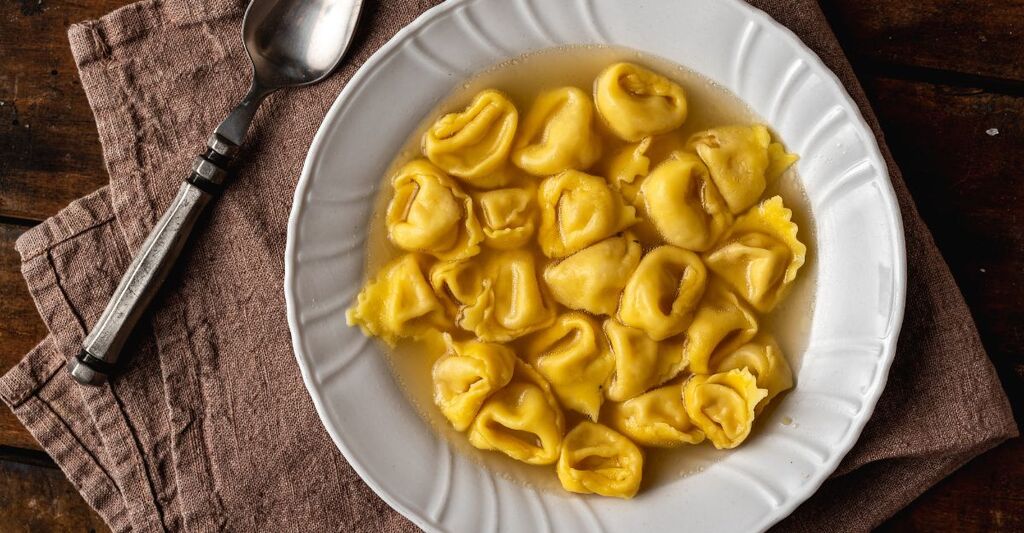 Dei cappelletti in brodo