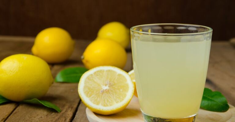 Del succo di limone