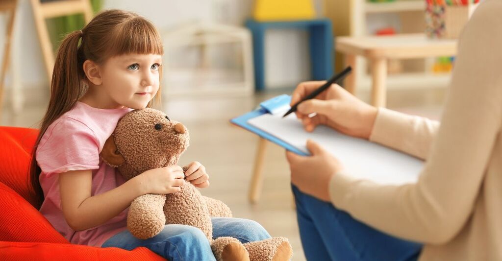 Una bambina dallo psichiatra.