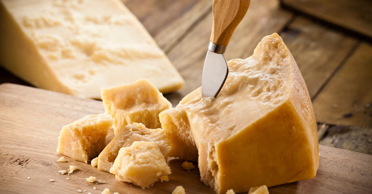 Una forma di parmigiano reggiano