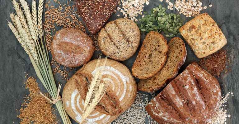 Pane e cereali integrali.